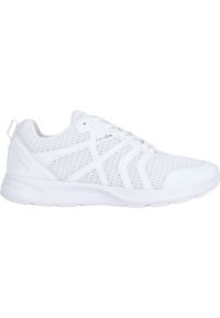 Witte sportschoenen met een bovenwerk van mesh voor ademend vermogen, een gevoerde zool en reflecterende accenten aan de zijkanten en op de hiel voor zichtbaarheid.