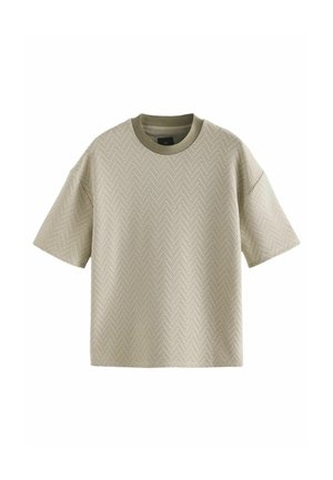 Chemise en maille beige manches courtes avec un motif chevrons subtil et un col rond côtelé légèrement plus foncé.