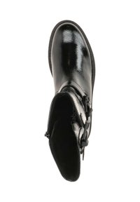 Zwarte glanzende enkelboots met een gebogen neus, van leer en met een verstelbare gesp aan de zijkant. Soepele textuur, strakke vormgeving.