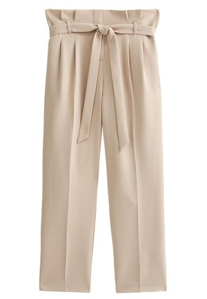 Pantaloni beige a pieghe con un design a vita alta, vita cintata e gambe larghe. Tessuto liscio con uno stile minimalista e senza hardware visibile.