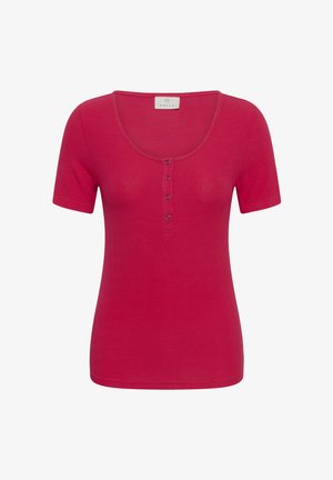 Camiseta de mujer de manga corta, acanalada, color rosa, con escote redondo y cuatro pequeños botones en la tapeta frontal, etiqueta de la marca en el interior del cuello.
