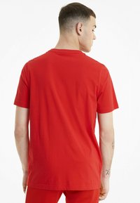Puma Triko s potiskem - high risk red