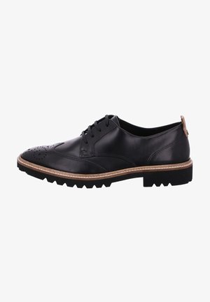 Chaussure brogue noire en cuir pour homme avec lacets, perforations décoratives, surpiqûres marron clair et semelle épaisse en caoutchouc cranté, vue de côté.