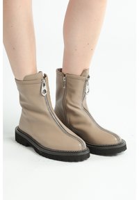 Cesare Gaspari - Enkelkaarsjes - beige silver Miniatuurafbeelding 1