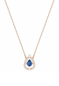 Náhrdelník z ružového zlata s modrým kameňom v tvare slzy obklopeným menšími priehľadnými kameňmi, so štruktúrovaným reťazcom v oválnom prevedení.