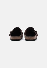 Pier One UNISEX - Slippers - brown