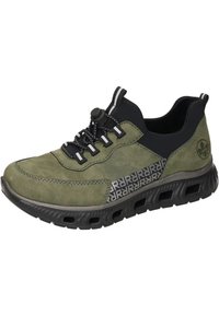 Baskets en daim vert avec des accents noirs, surface texturée et semelle flexible. Dotées d'une languette et de lacets élastiques pour un enfilage facile.