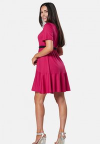 Chelsea Clark MINY - Jerseykleid - light red