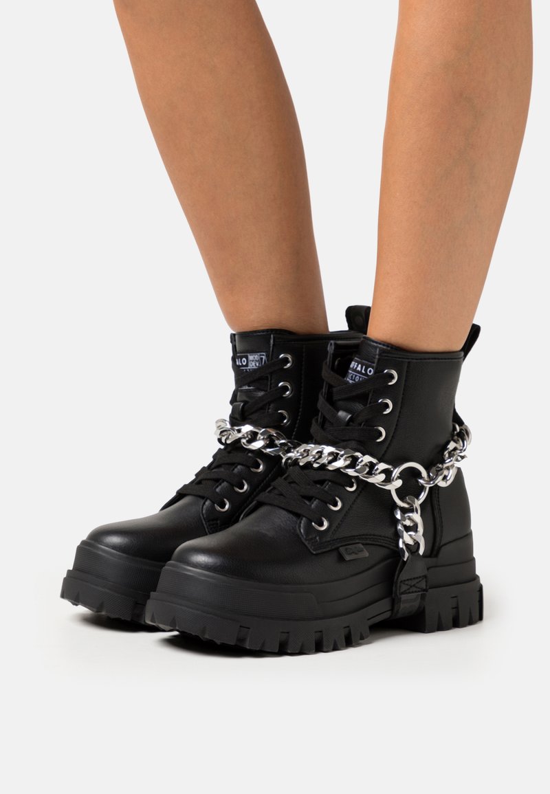 Buffalo ASPHA CHAIN Platform ankle boots black/silver/black