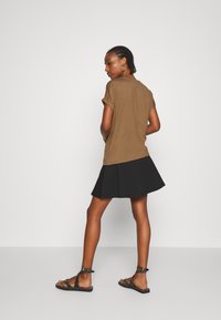 ONLY MOSTER O-NECK - Blusa - toasted coconut
