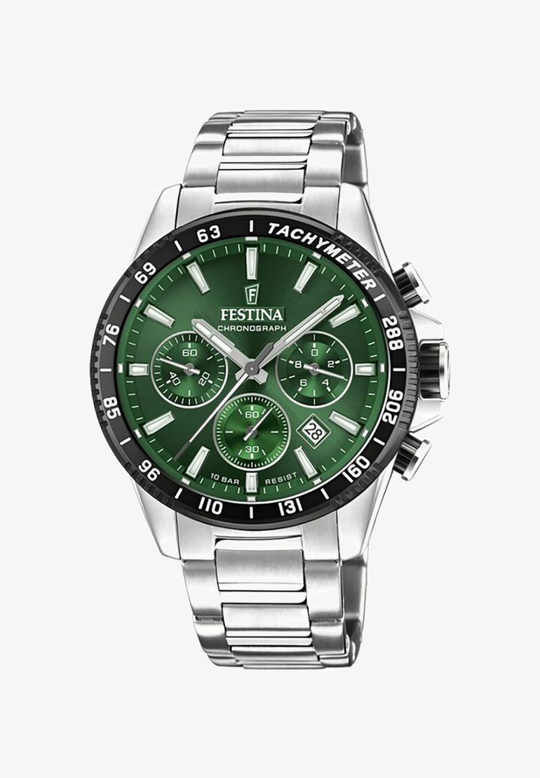 Reloj de acero inoxidable con esfera verde, subesferas de cronógrafo, bisel taquimétrico negro y marcadores de horas y minutos plateados.