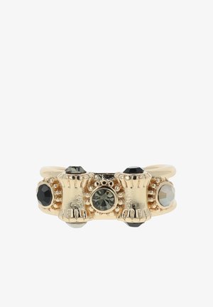 Goldfarbener Ring mit strukturierter Oberfläche, versehen mit runden schwarzen und grünen Edelsteinen sowie dekorativen Akzenten um jeden Stein.