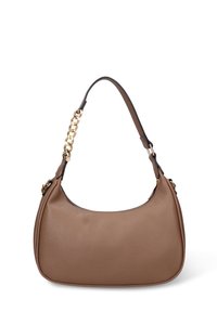 Bruine leren schoudertas met een textuur op het oppervlak, een gebogen vorm en een goudkleurige ketting als accent aan het handvat.