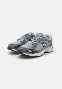 New Balance 725 UNISEX - Sneaker low - titanium