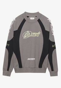 Szara bluza z czarnymi akcentami, z przodu nadruk "SILVER", ściągacze na mankietach i kołnierzu oraz sportowy design.