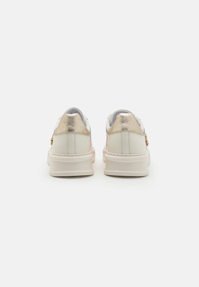 Valged sneakerid metallkuldsed varvasakatted. Sile nahkpealne, pehme tald ja minimalistlik disain. Sobib igapäevaseks kandmiseks.