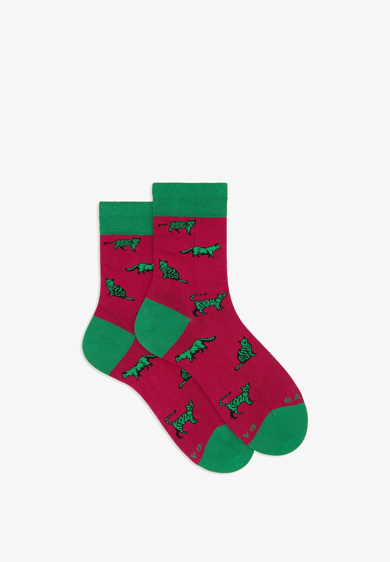 Calzini rossi con accenti verdi, caratterizzati da vari motivi di gatti verdi. Realizzati in materiale morbido con polsino a coste.