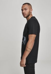 Mister Tee Triko s potiskem - black