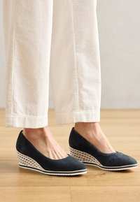 Pumps m/ kilehæl - navy