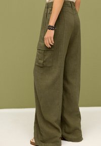 Next  REGULAR FIT zielony