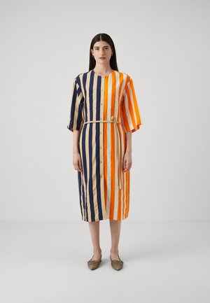 MARKKINAT MERIROSVO MIX DRESS - Robe chemise - orange/off-white/blue/beige
