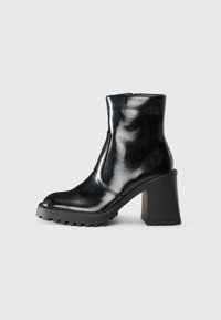 Unausgewählt, black