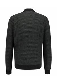 Maglione nero lavorato a maglia con un motivo testurizzato, polsini e orlo a costine. Presenta un collo rotondo e una forma leggermente aderente.