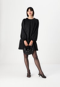 Pieces PCNETHE O NECK TIE DRESS - Kokteilinė suknelė / vakarėlių suknelė - black