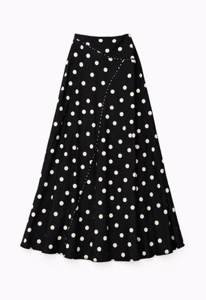 Jupe midi noire à pois blancs avec un design asymétrique portefeuille et des détails de couture incurvée.