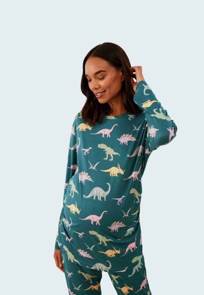 Långärmad pyjamasuppsättning i teal-färgad tyg med färgglada dinosauriemönster i rosa, grönt och gult. Mjuk material med avslappnad passform.