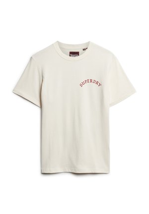 Cremefarvet bomulds T-shirt med korte ærmer, rund halsudskæring, og rød tekst "SUPERDRY" trykt i en bue foran.