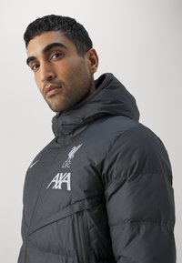 Nike Performance LIVERPOOL FC NIKE SF STRIKE SDF JACKET - Equipación de clubes - anthracite/wolf grey