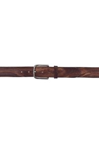 Bruine leren riem met een zilveren metalen gesp, gladde textuur met subtiele nerf en meerdere gaatjes voor aanpassing.