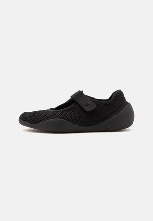 Lacoste LOW MYSTERE 1262 - Μπαλαρίνες με λουράκι στον αστράγαλο - black