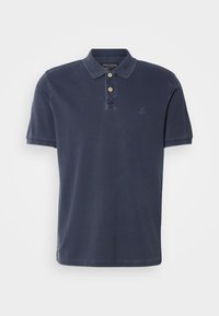 Polo à manches courtes bleu marine avec deux boutons beiges, col classique et logo brodé discret sur la poitrine gauche.
