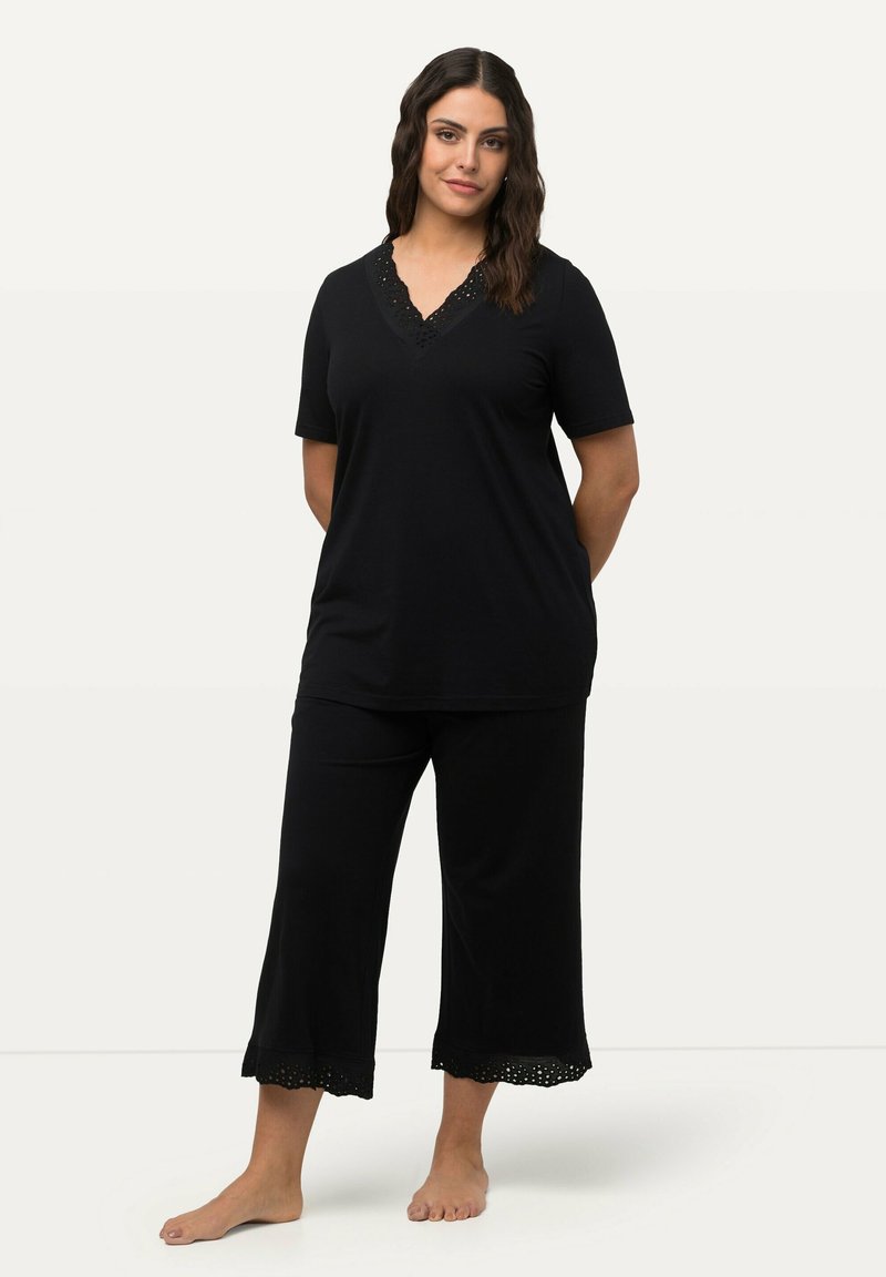 Ulla Popken LOCHSTICKEREI V-AUSSCHNITT HALBARM SET - Pyjama - black