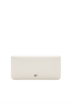 Prostokątny biały skórzany portfel z zaokrąglonymi krawędziami i małym ciemnym logo umieszczonym na środku na dole, na jednolitym tle.