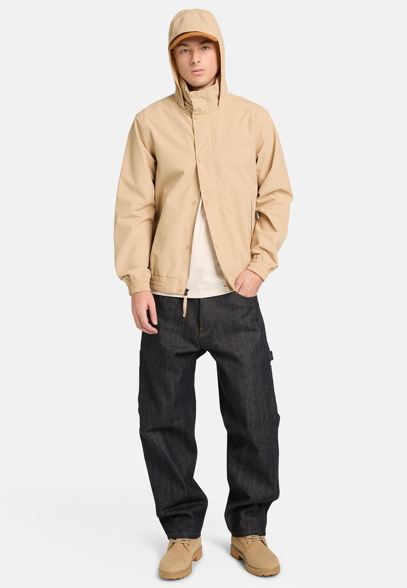Timberland MAGNET BACK GRAPHIC TEE - Triko s potiskem - natural