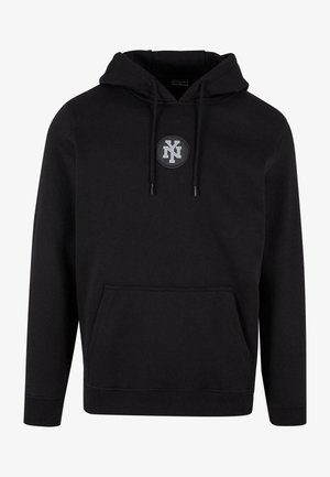 Fekete kapucnis pulóver elülső zsebbel, részletesen egy kerek logóval, melyen "NY" felirat szerepel szürkében. Simára és rugalmasra készített anyagból.