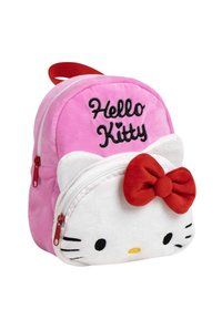 Sac à dos Hello Kitty en peluche rose avec logo brodé, devant blanc, nœud rouge et fermetures éclair. Présente une forme arrondie et une texture douce.