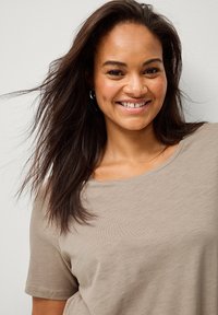 Ellos Plus collection Camiseta básica - dunkelbeige