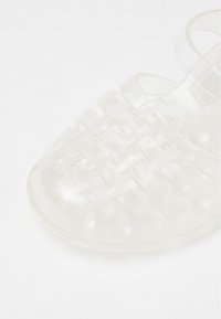 sandales transparente