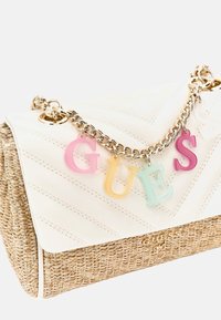 Guess FLAP - Taška s příčným popruhem - creme
