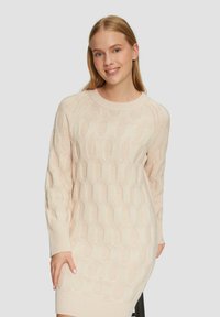 Strickkleid in hellem Beige mit strukturiertem hexagonalem Muster, langen Ärmeln und rundem Ausschnitt. Weiches, dehnbares Material.