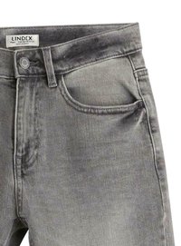 Grå denimjeans med en lätt blekt finish, med en framficka, knappstängning, bältesöglor och en etikett vid midjan.