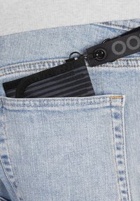 coocazoo MIT SICHTFENSTER - Wallet - dark mission