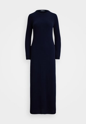 Vestido de punto de manga larga en azul marino, con cuello redondo y silueta ajustada, que llega hasta los tobillos. Textura suave y diseño minimalista.