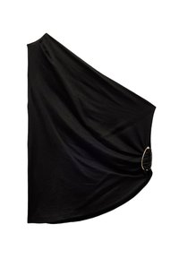 Haut noir asymétrique en tissu doux, présentant un design drapé et un accent en métal sur le côté pour le rassemblement.