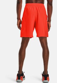 Under Armour Pantalón corto de deporte - red