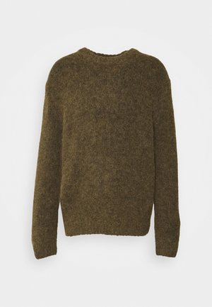 Olivgrüner, langärmliger Strickpullover mit rundem Halsauschnitt und einem flauschigen, strukturierten Stoff.